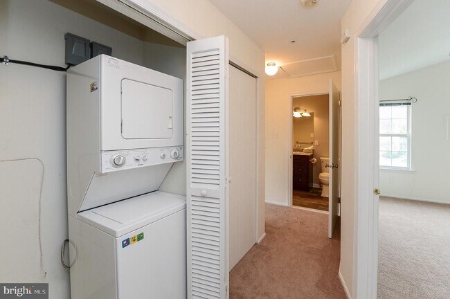 Building Photo - 58 Crestmont Dr