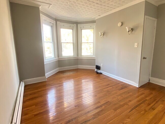 Sala de estar de la unidad 2 - 530 Valley Rd