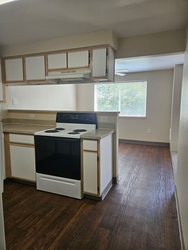 Interior Photo - Trailside