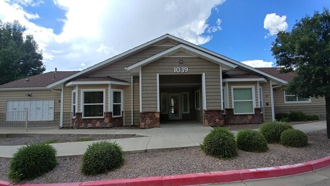 Building Photo - 1039 E Saguaro Dr
