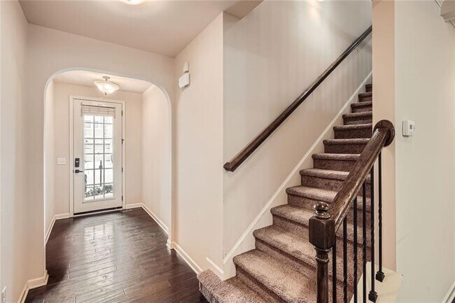 Foto del edificio - 3280 Hallmark Ln NE