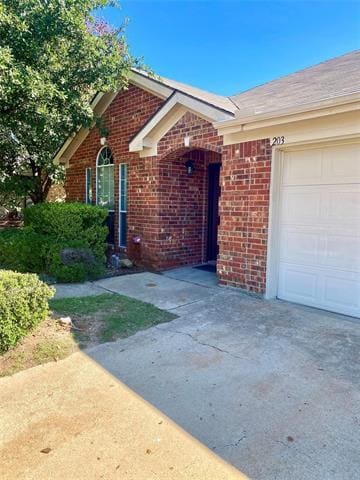 Building Photo - 203 Jacinth Ln