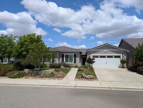 Building Photo - 463 Crescent Ln