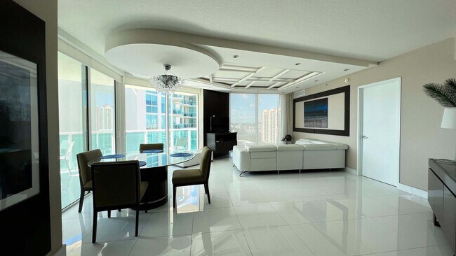 Foto del edificio - 200 Sunny Isles Blvd