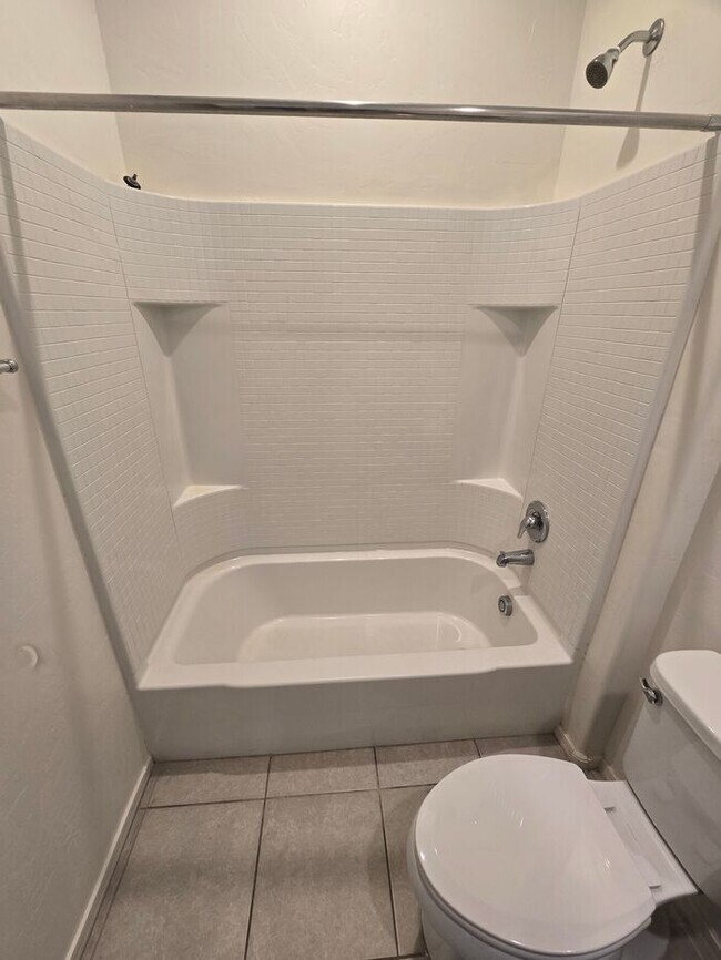 Building Photo - Freshly updated 3 bedroom/ 2 bath Home