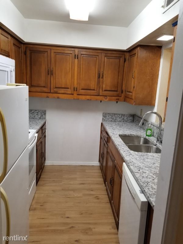 Primary Photo - 2 br, 1 bath Condo - 904 S Weatherred Dr
