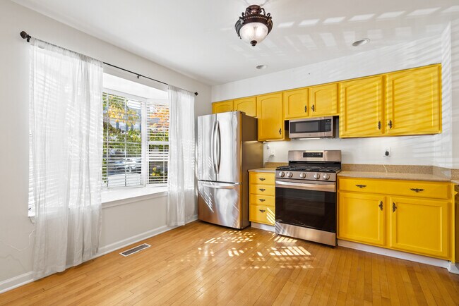 Foto del edificio - 7417 Wilma Ln