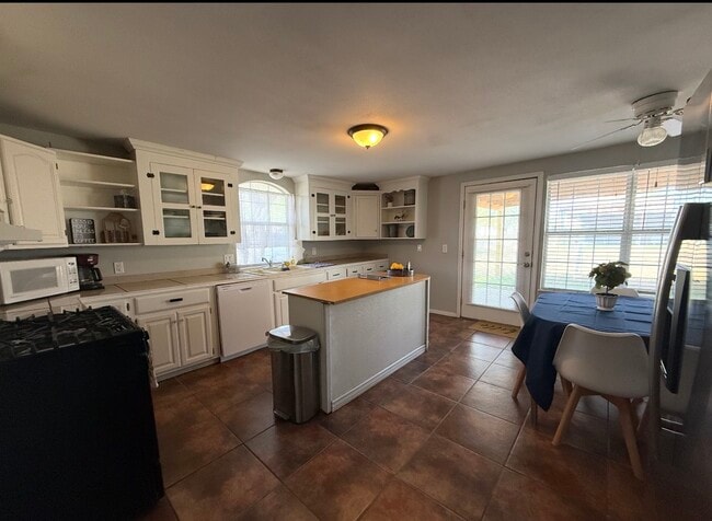 Building Photo - 116 Matlock