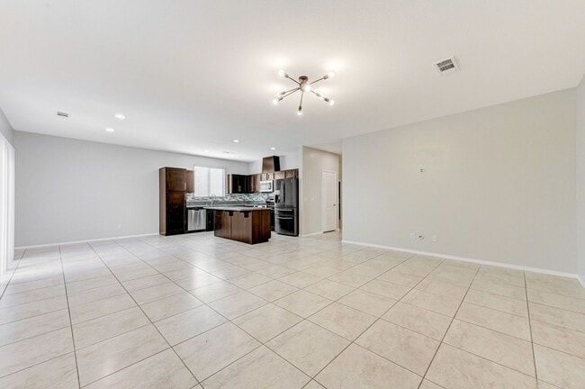 Foto del edificio - House For Rent! 4 beds, 3 baths Community ...