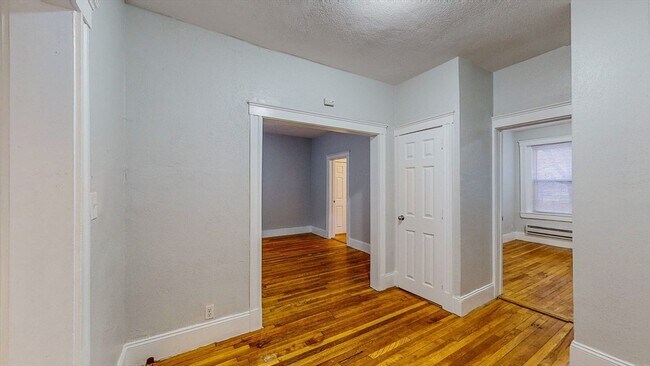 Foto del edificio - 12 American Legion Hwy