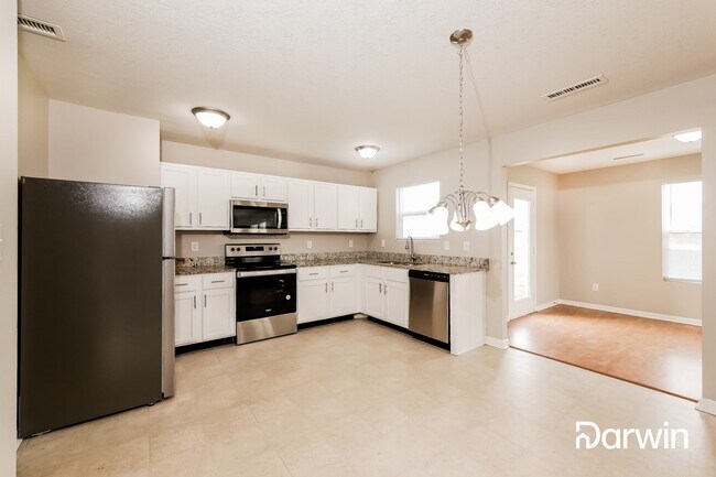 Building Photo - 11816 Newcastle Dr, Indianapolis, IN 46235