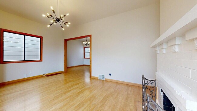 Foto del edificio - Freshly Updated 2BR Home with Garage, Outd...