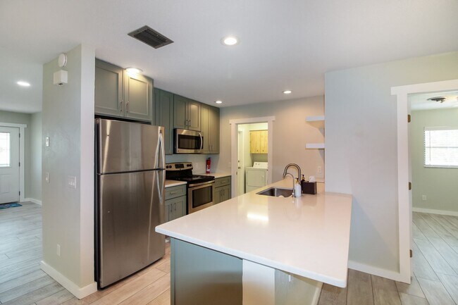 Building Photo - South Venice Annual Home for Rent