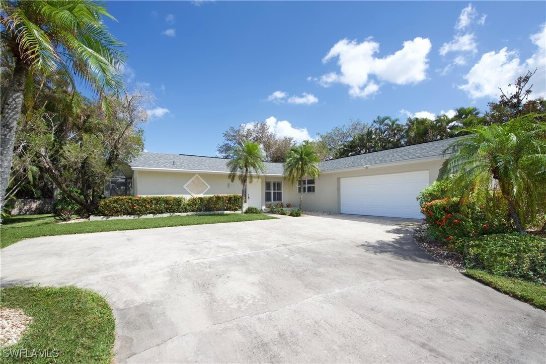 Primary Photo - 673 Travers Ave