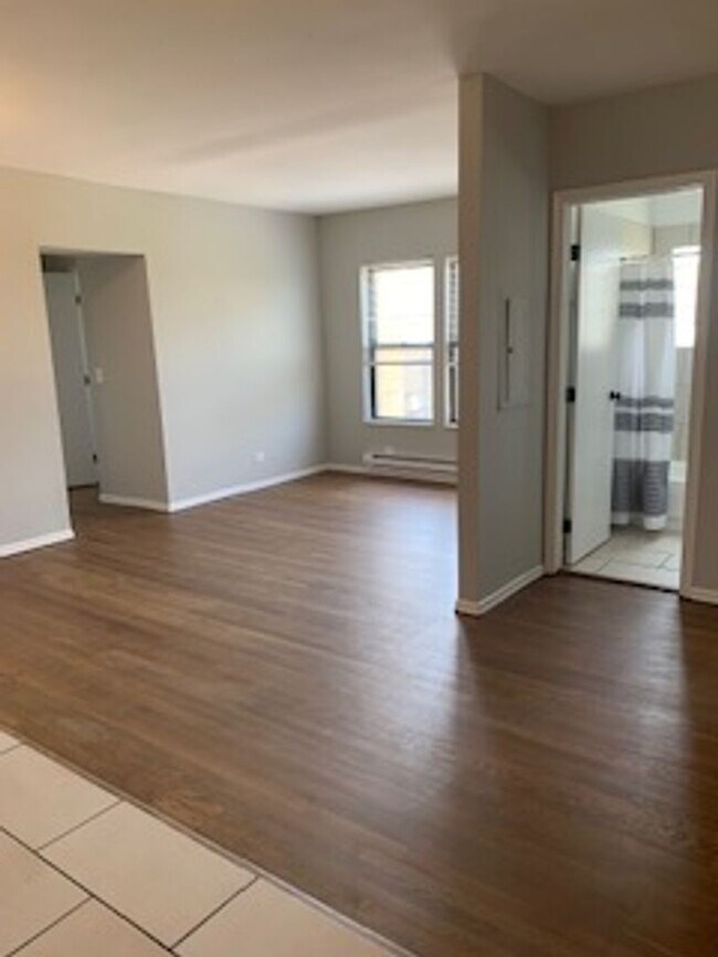 Foto del edificio - Rogers Park Three Bedroom/Two Bath New Renovation