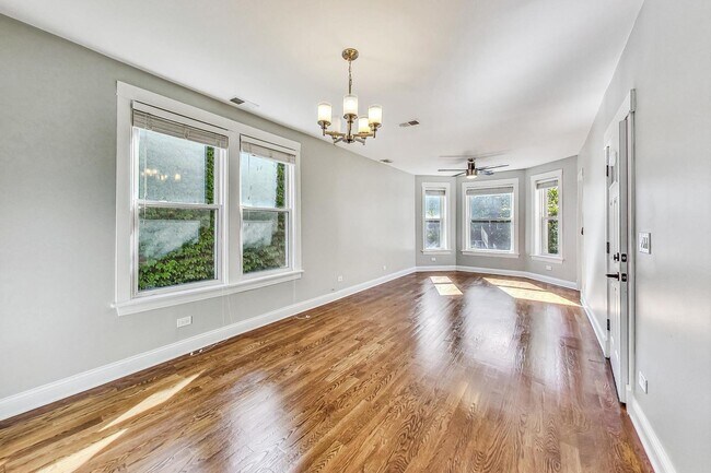 Foto del edificio - 3641 N Whipple St