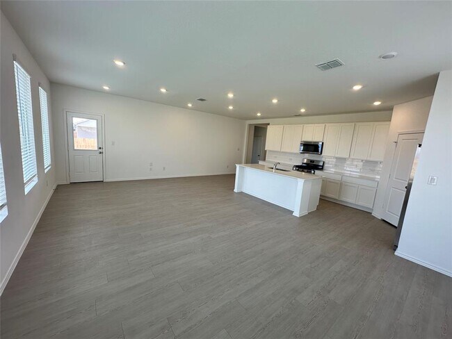 Building Photo - 281 Seven Seas Dr