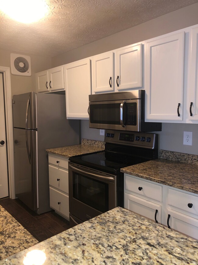 Building Photo - 6767 Meadow Creek Dr