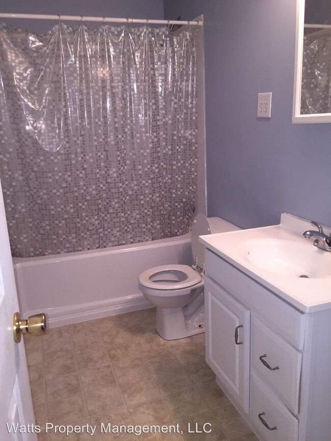 Building Photo - 3 br, 1 bath House - 216 W Spencer Road