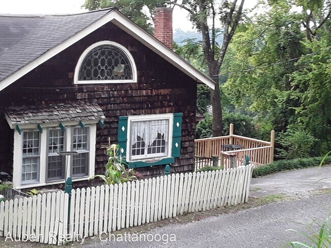 Building Photo - 106 Sherwood Ave