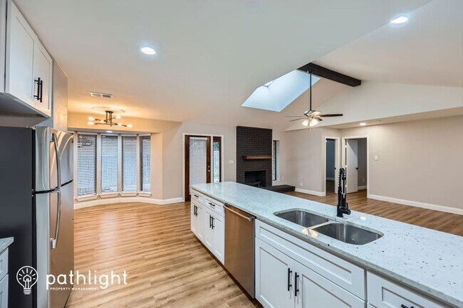 Building Photo - 5612 Trail Crest Dr