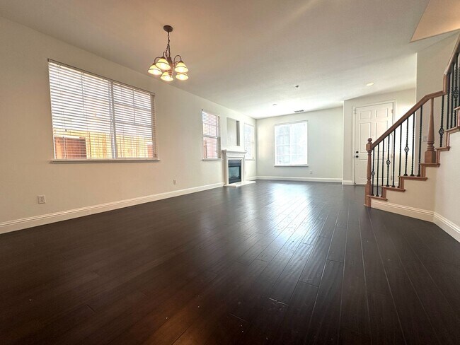 Foto del edificio - 2369 Fernwood Ln