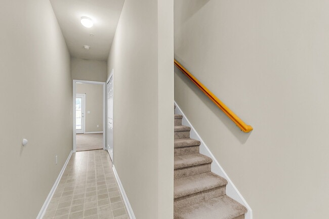 Building Photo - 4668 Palm View Cir