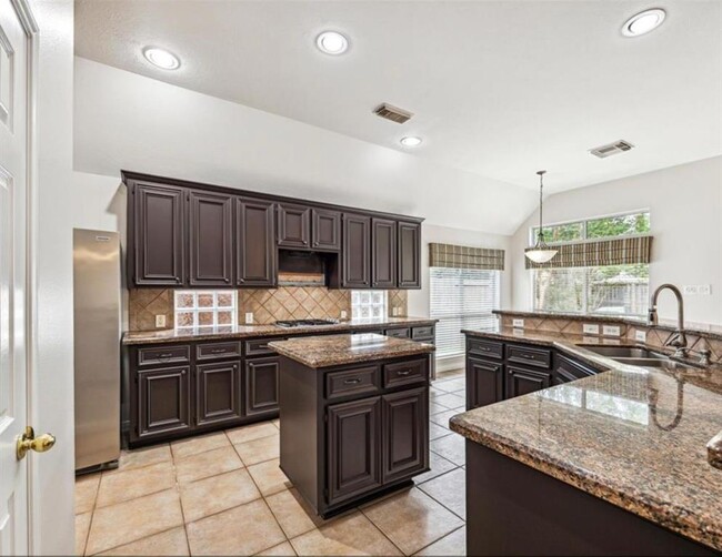 Foto del edificio - 2137 Lakewind Ln