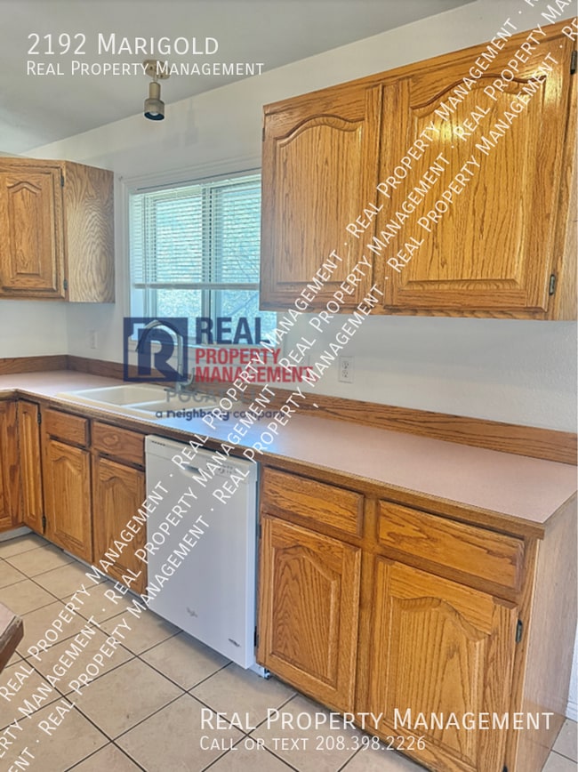 Building Photo - 2192 Marigold-