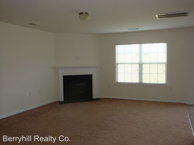 Building Photo - 4 br, 2.5 bath House - 6232 Leslie Dr