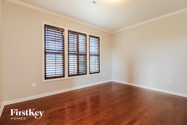 Foto del edificio - 69 Plum Ln