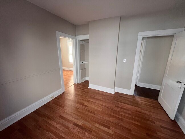 Building Photo - 1434 Woodland Dr