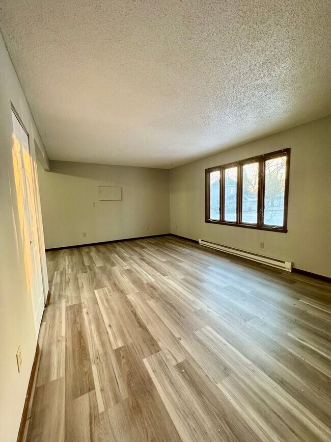 Foto del edificio - Updated 2 Bedrooms - Leonard North Dakota Rental