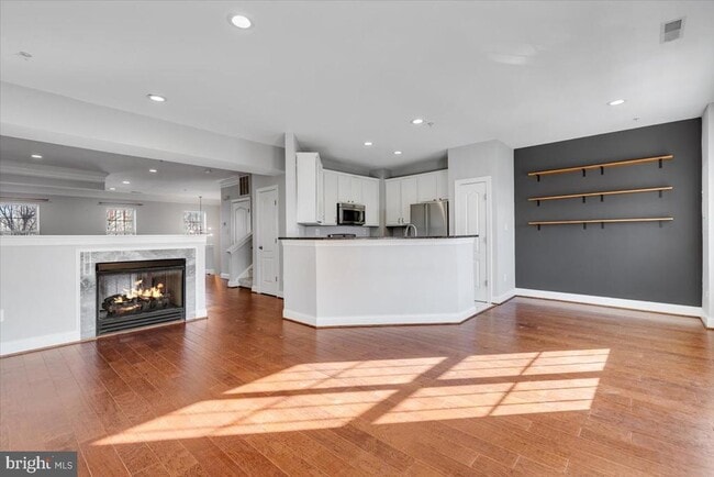 Building Photo - 174 Chevy Chase St