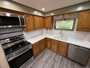 Building Photo - 506 5 Mile Dr