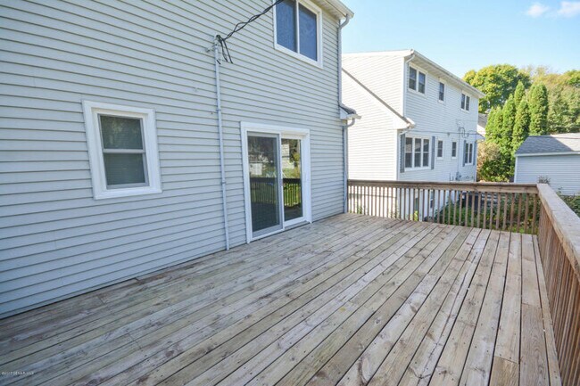 Foto del edificio - Cape Cod style home - completely updated throughout!