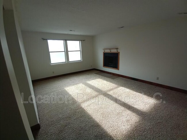Building Photo - 104 Glenview Drive