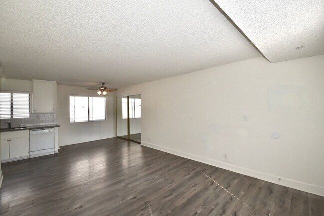 Building Photo - 5921 Whitsett Ave