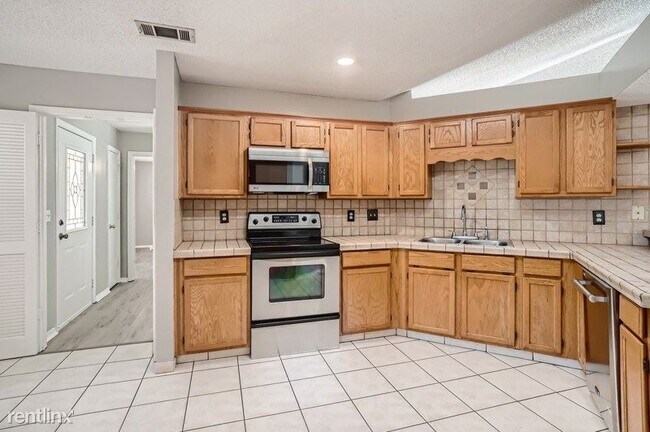 Building Photo - 4 br, 2 bath House - 720 Tomlinson Terrace...