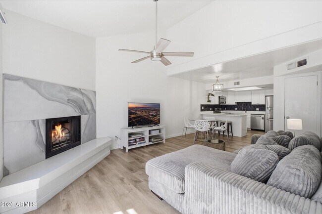 Foto del edificio - 2143 E Center Ln