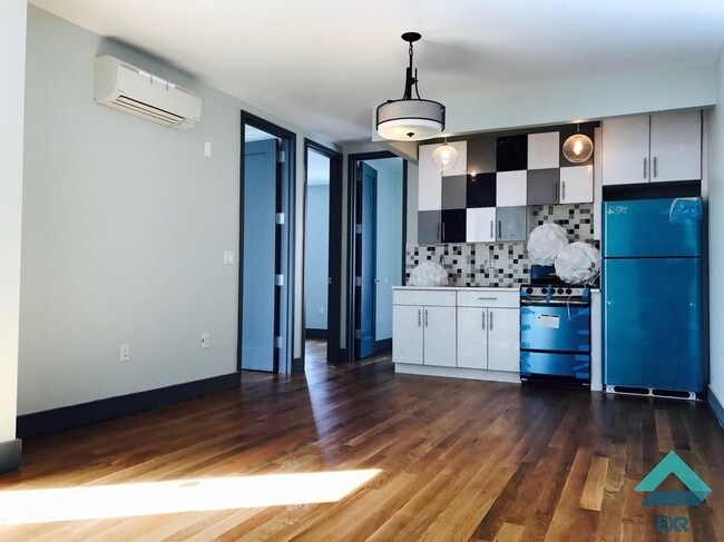 Foto del edificio - 996 Willoughby Ave