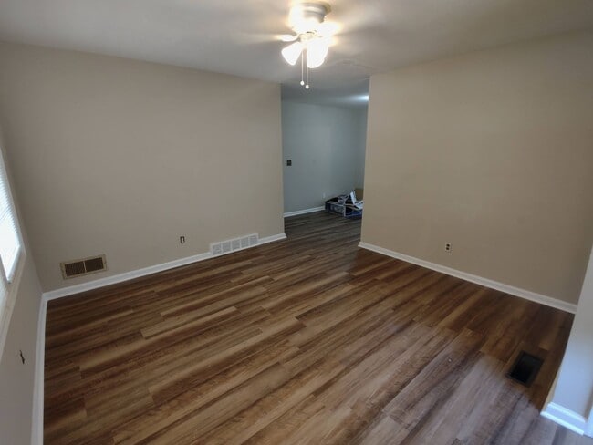 Building Photo - Downtown PC with River View