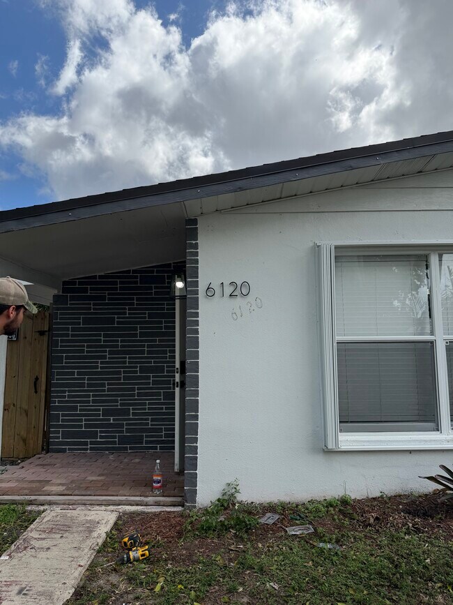 Foto del edificio - 6120 SW 38th St