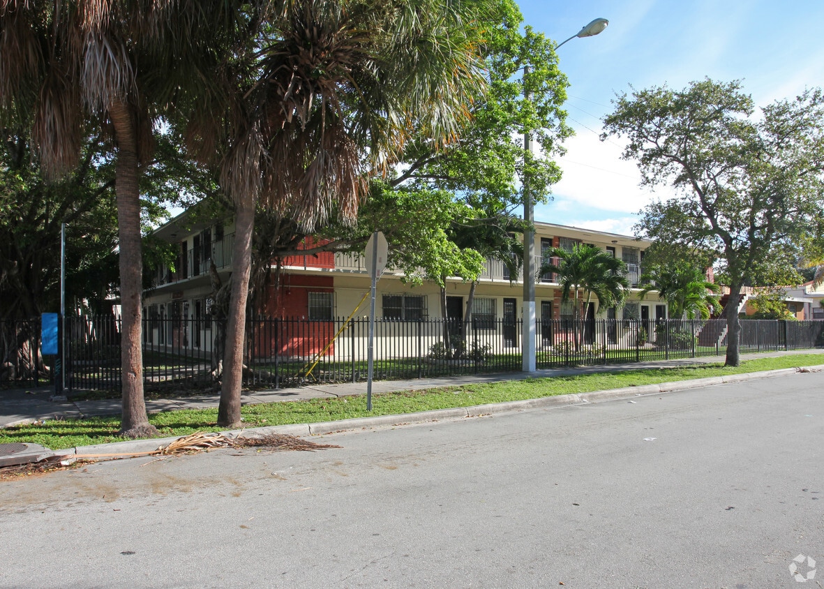Building Photo - 3101 NW 5th Ave