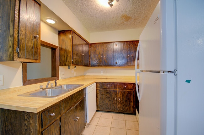 Building Photo - 2224 Oneida St