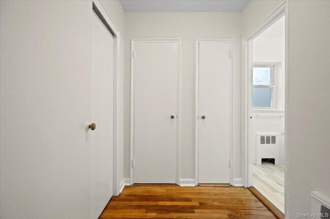 Foto del edificio - 437 Pelham Rd