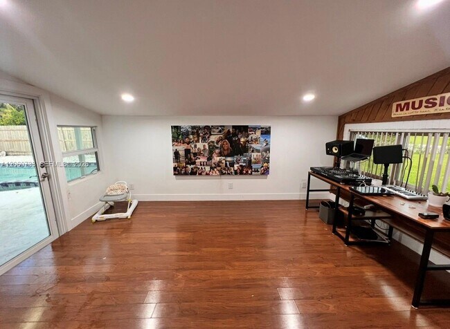 Foto del edificio - 7161 SW 13th St