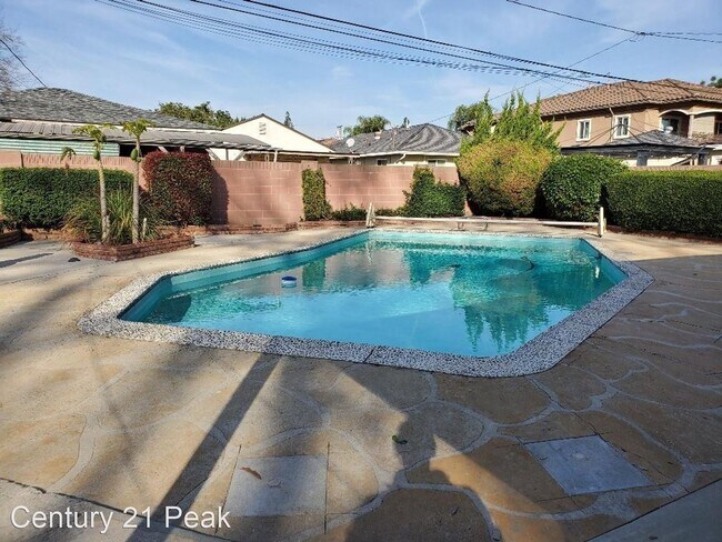 Foto del edificio - 2 br, 1 bath House - 9521 Orizaba Ave