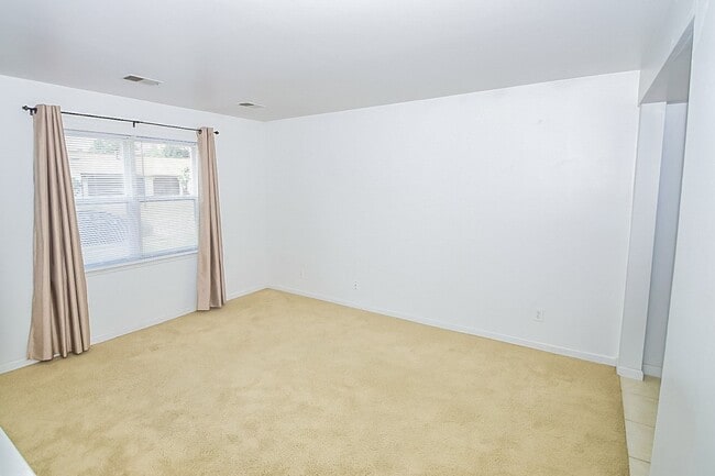 Foto del edificio - 2225 Yorktowne Dr