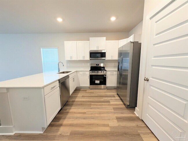 Building Photo - 9907 Starling Dr